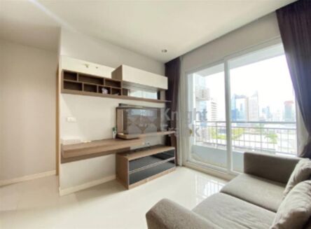 Picture of 1 bedroom condominium for sale.