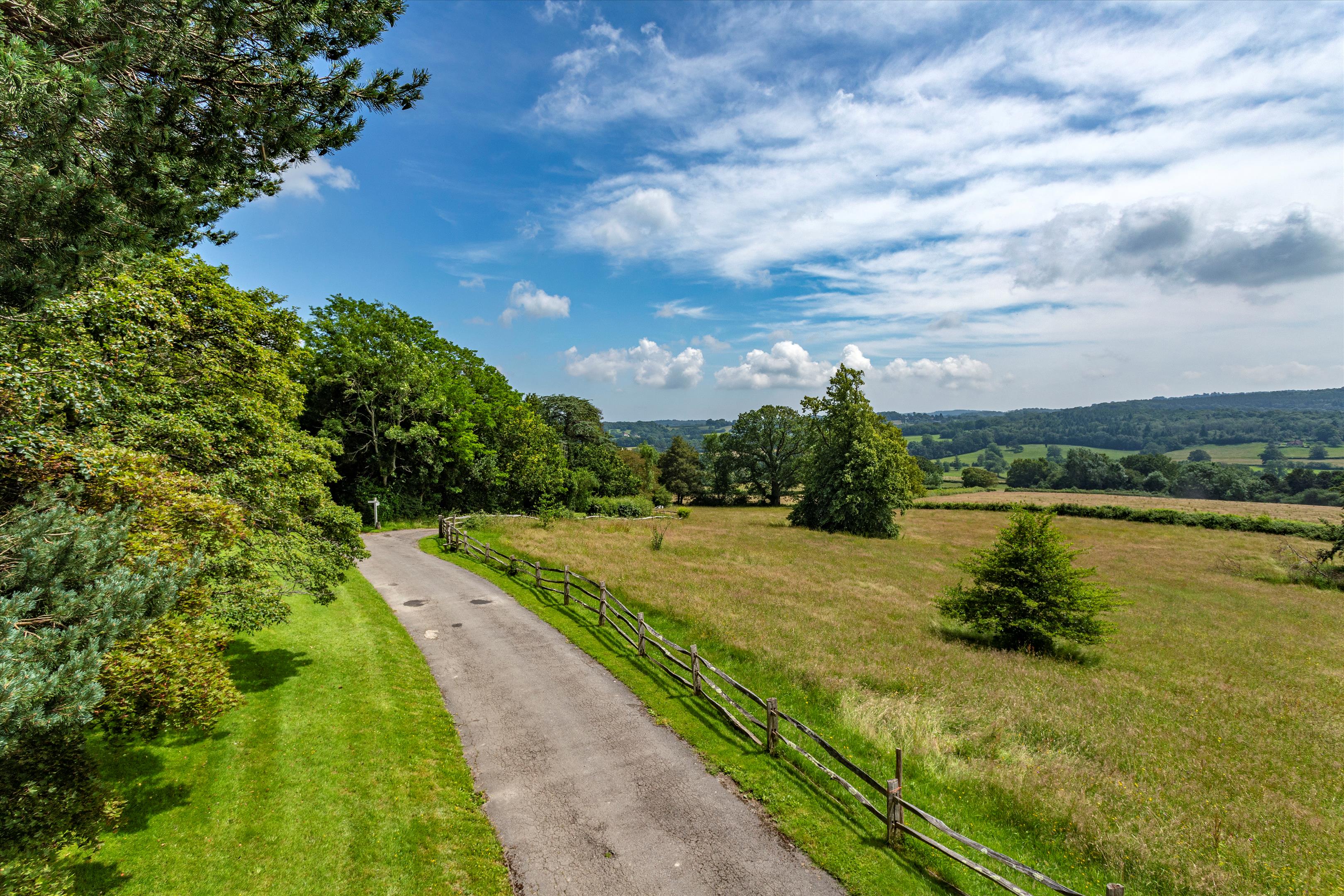 Country properties, land & Farms for sale or rent UKLandandFarms.co.uk