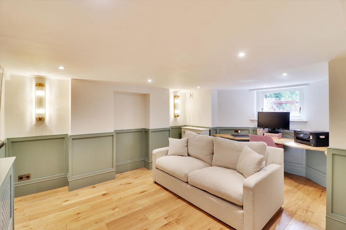 house for sale in Cumberland Walk, Tunbridge Wells, Kent, TN1