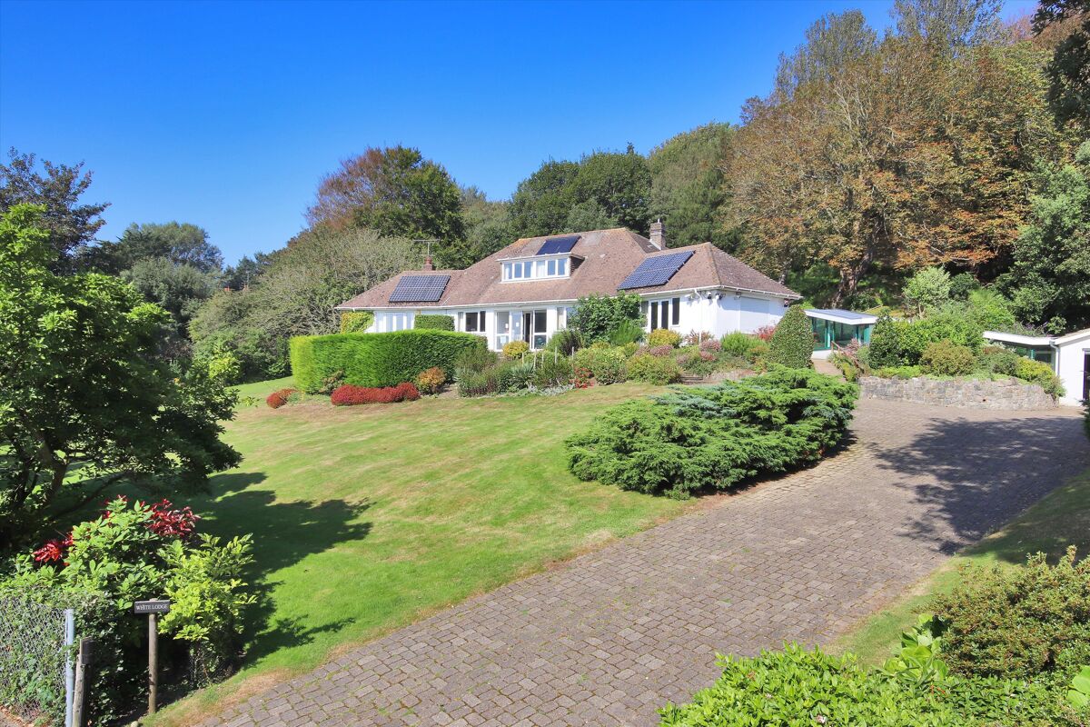 house for sale in Cliff Road, Hythe, Kent, CT21 TNW012141725 Knight