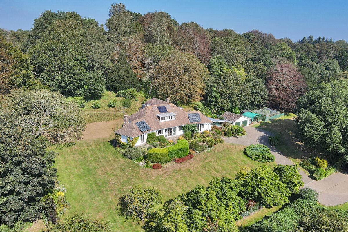 house for sale in Cliff Road, Hythe, Kent, CT21 TNW012141725 Knight