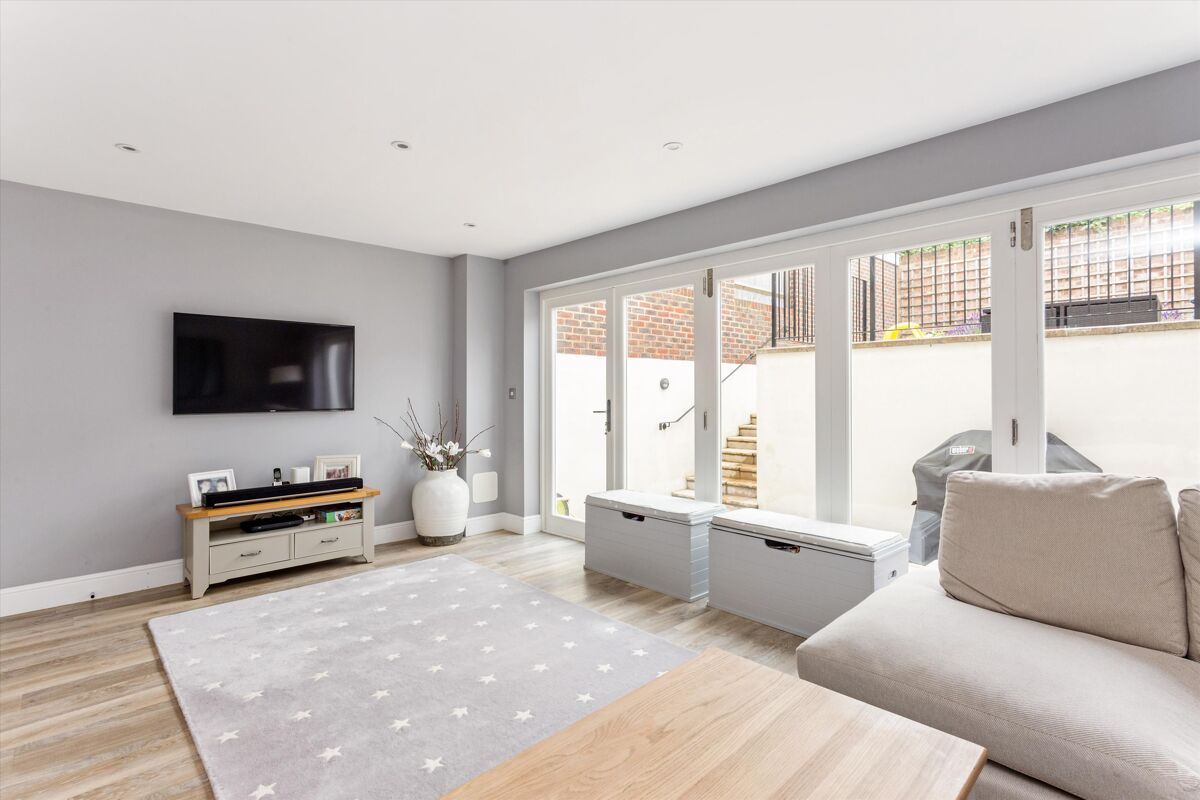 townhouse for sale in Cambridge Gardens, Tunbridge Wells, Kent, TN2 TNW012142443 Knight Frank