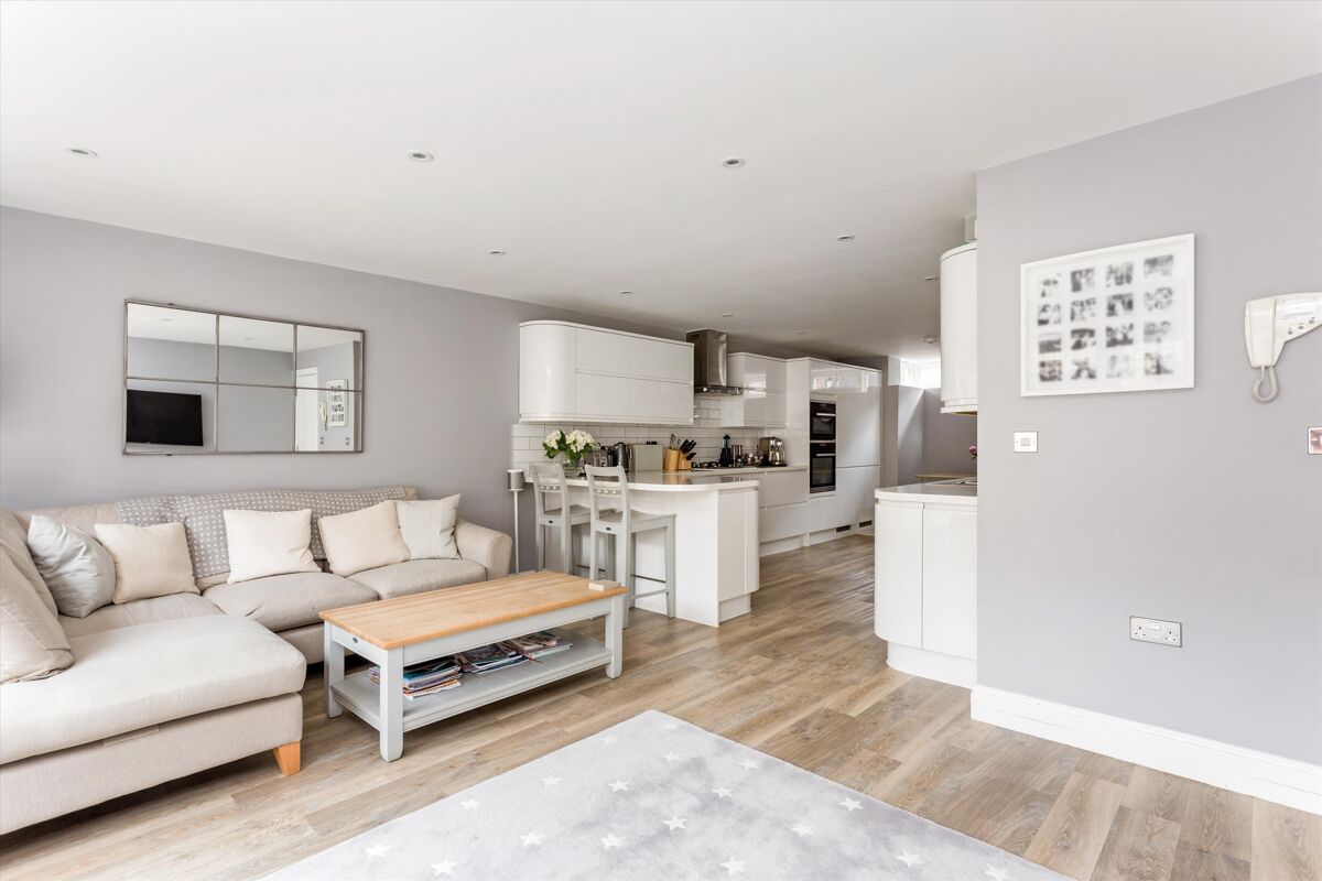 townhouse for sale in Cambridge Gardens, Tunbridge Wells, Kent, TN2 TNW012142443 Knight Frank