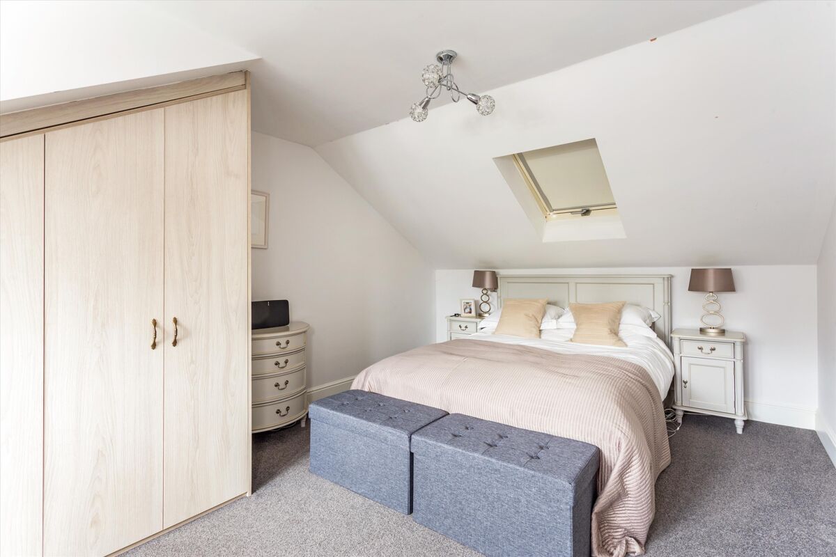 townhouse for sale in Cambridge Gardens, Tunbridge Wells, Kent, TN2 TNW012142443 Knight Frank