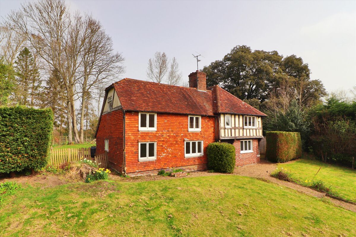 house for sale in High Street, Hawkhurst, Cranbrook, Kent, TN18