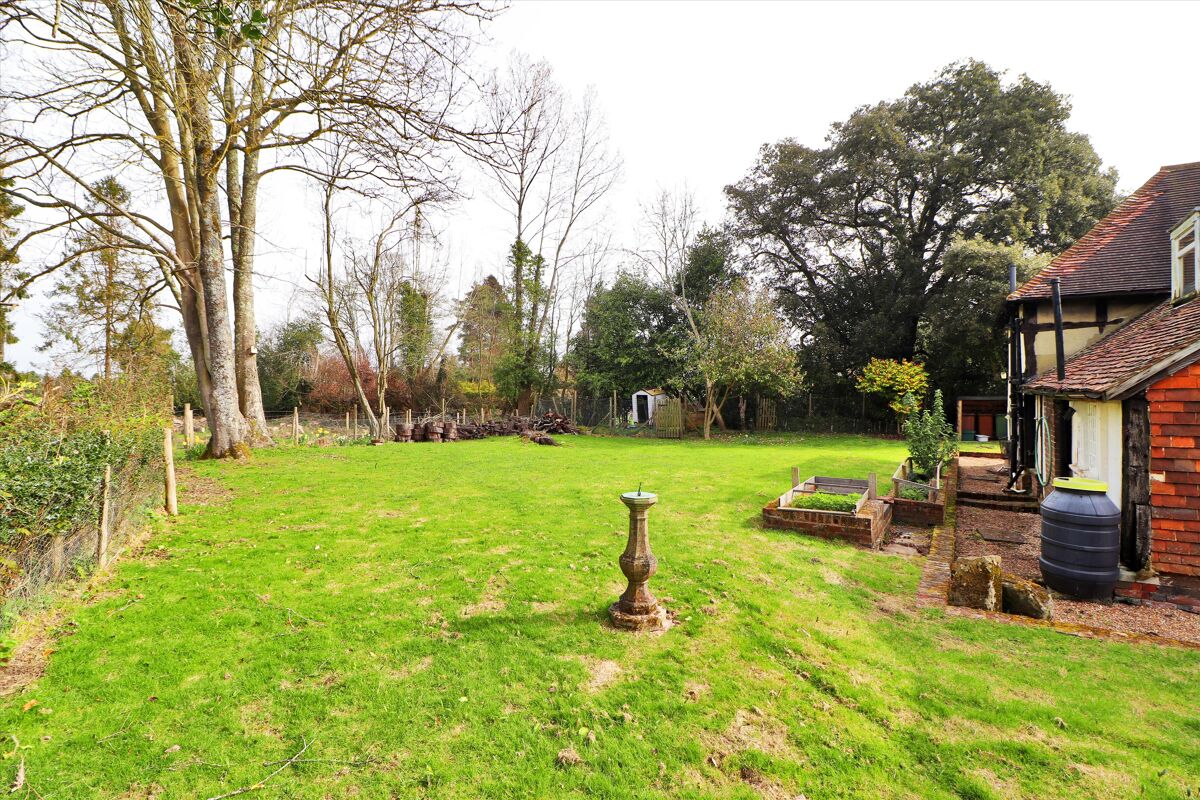 house for sale in High Street, Hawkhurst, Cranbrook, Kent, TN18