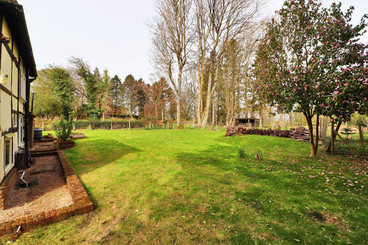 house for sale in High Street, Hawkhurst, Cranbrook, Kent, TN18