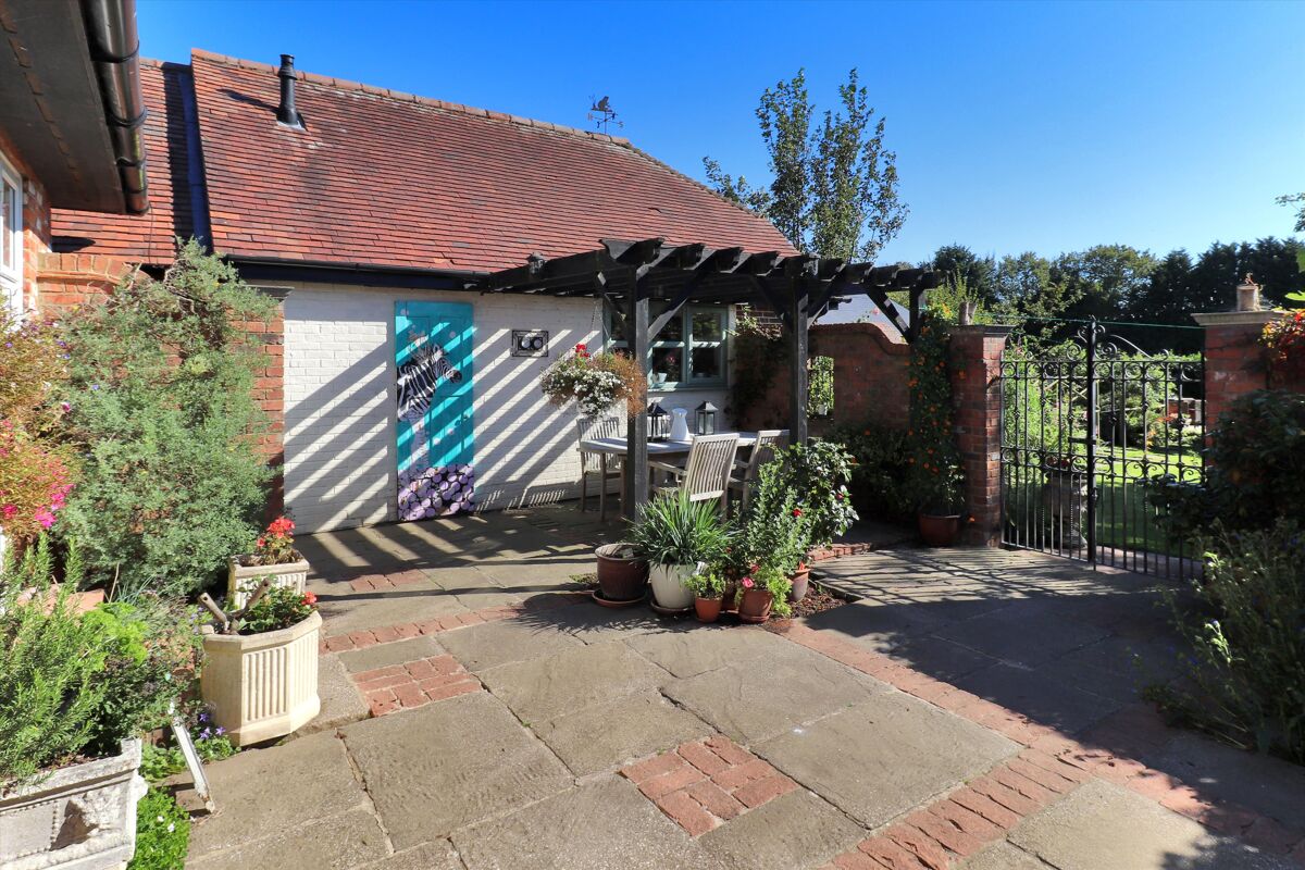 house for sale in Frogs Lane, Rolvenden Layne, Cranbrook, Kent, TN17