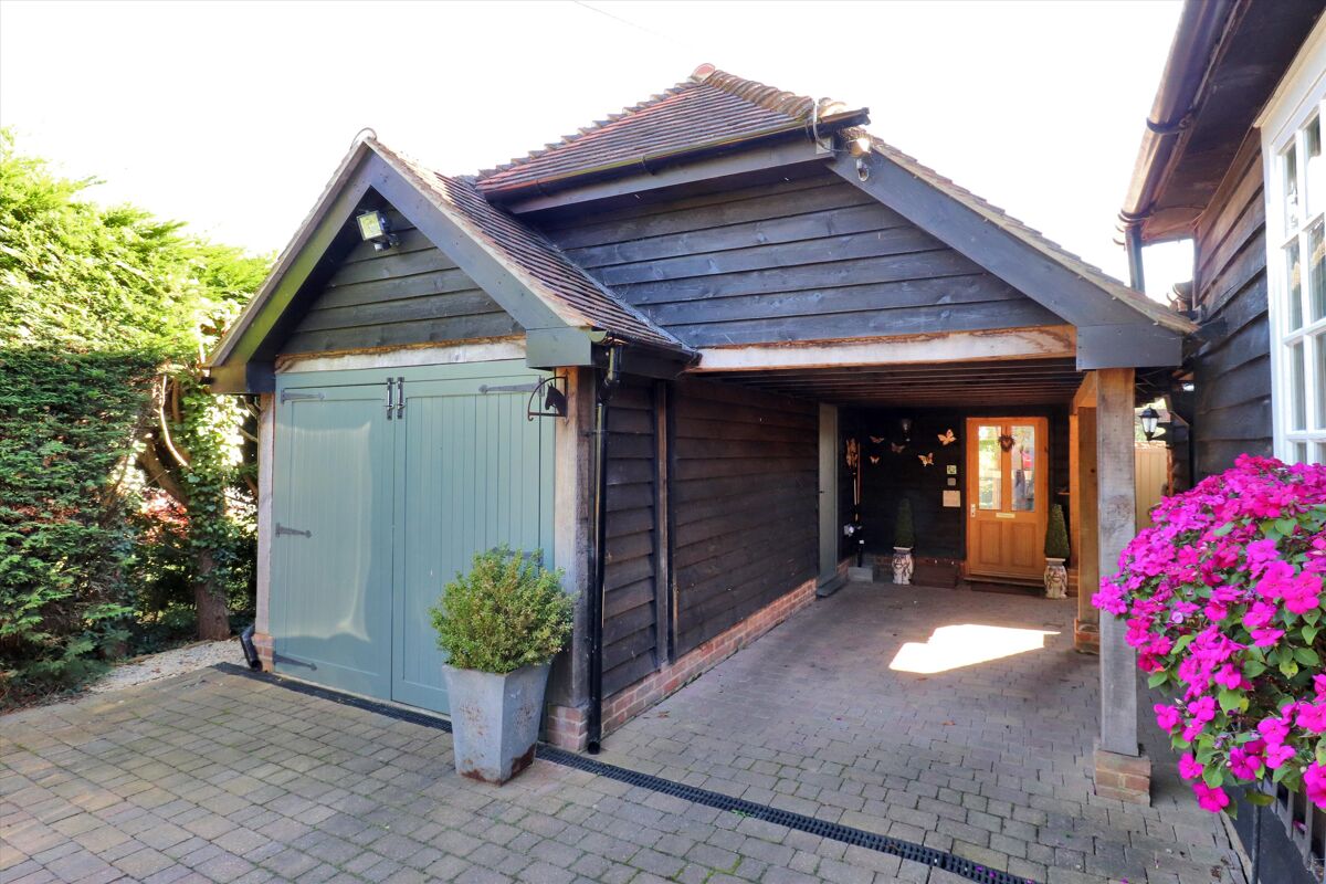 house for sale in Frogs Lane, Rolvenden Layne, Cranbrook, Kent, TN17