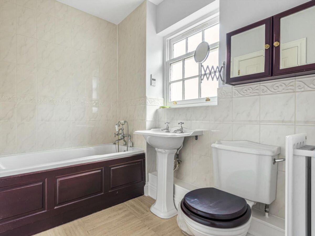 house for sale in Linden Gardens, Tunbridge Wells, Kent, TN2