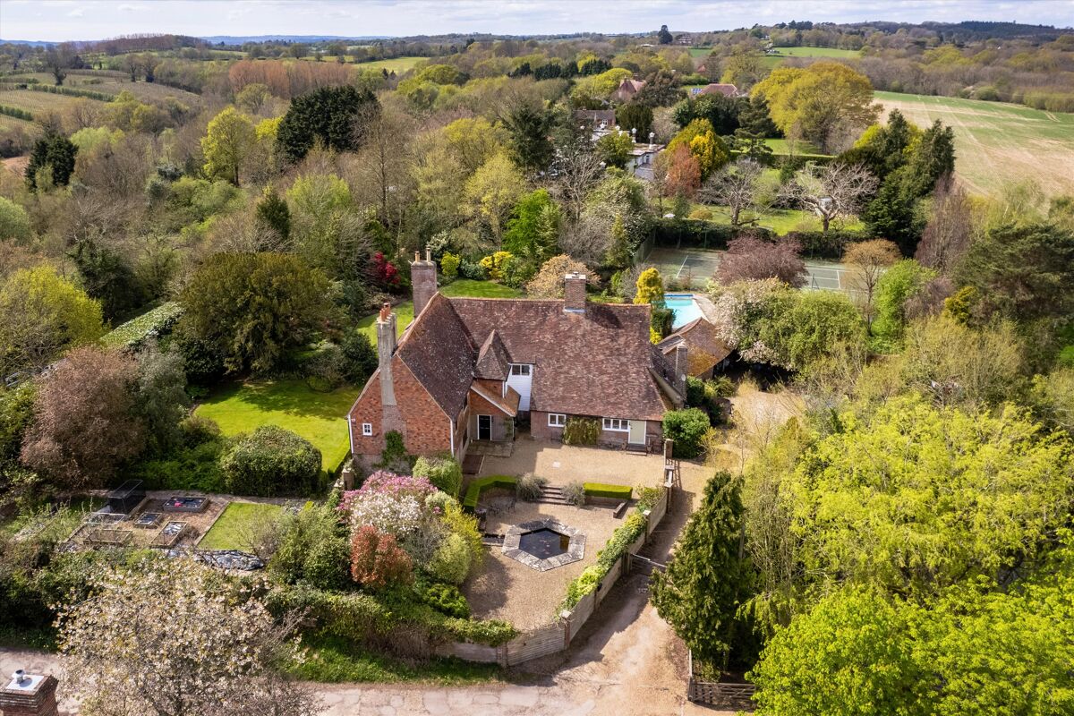 house for sale in High Street, Hawkhurst, Cranbrook, Kent, TN18