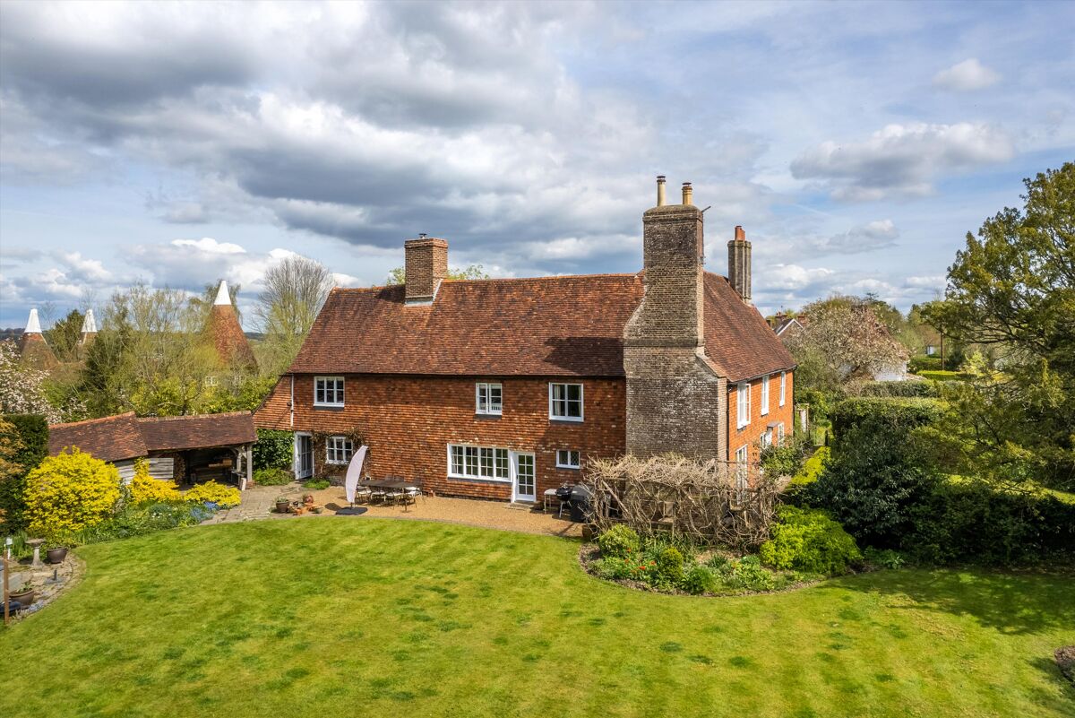 house for sale in High Street, Hawkhurst, Cranbrook, Kent, TN18