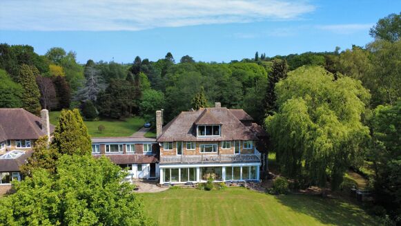 Picture of 5-6 bedroom house for sale.