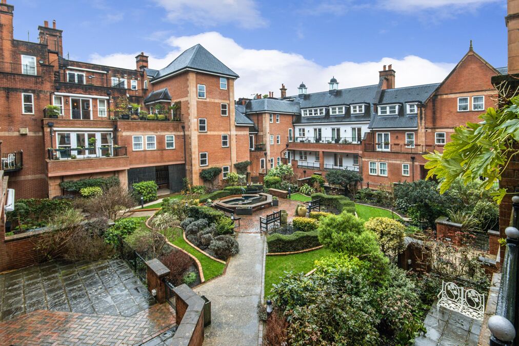 Image of Post Office Square, London Road, Tunbridge Wells, Kent, TN1