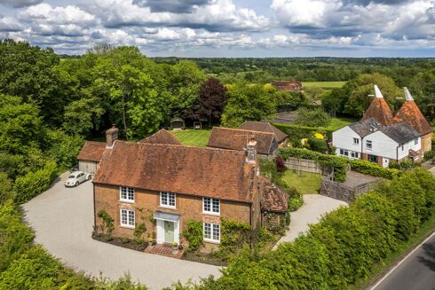 Picture of 6 bedroom house for sale.