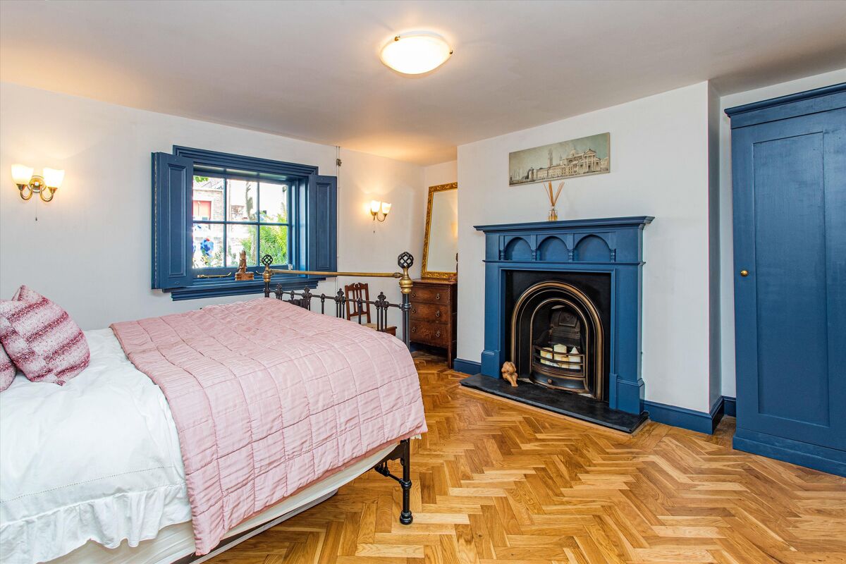 house for sale in Grove Hill Road, Tunbridge Wells, Kent, TN1 TNW070064 Knight Frank