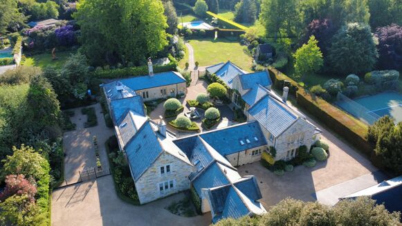 Picture of 7 bedroom house for sale.