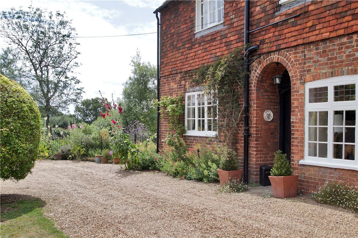 house for sale in Pagehurst Road, Staplehurst, Kent, TN12 TNW170227