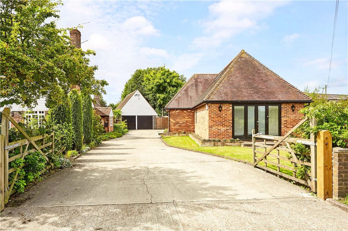 house for sale in Willow Lane, Paddock Wood, Tonbridge, Kent, TN12