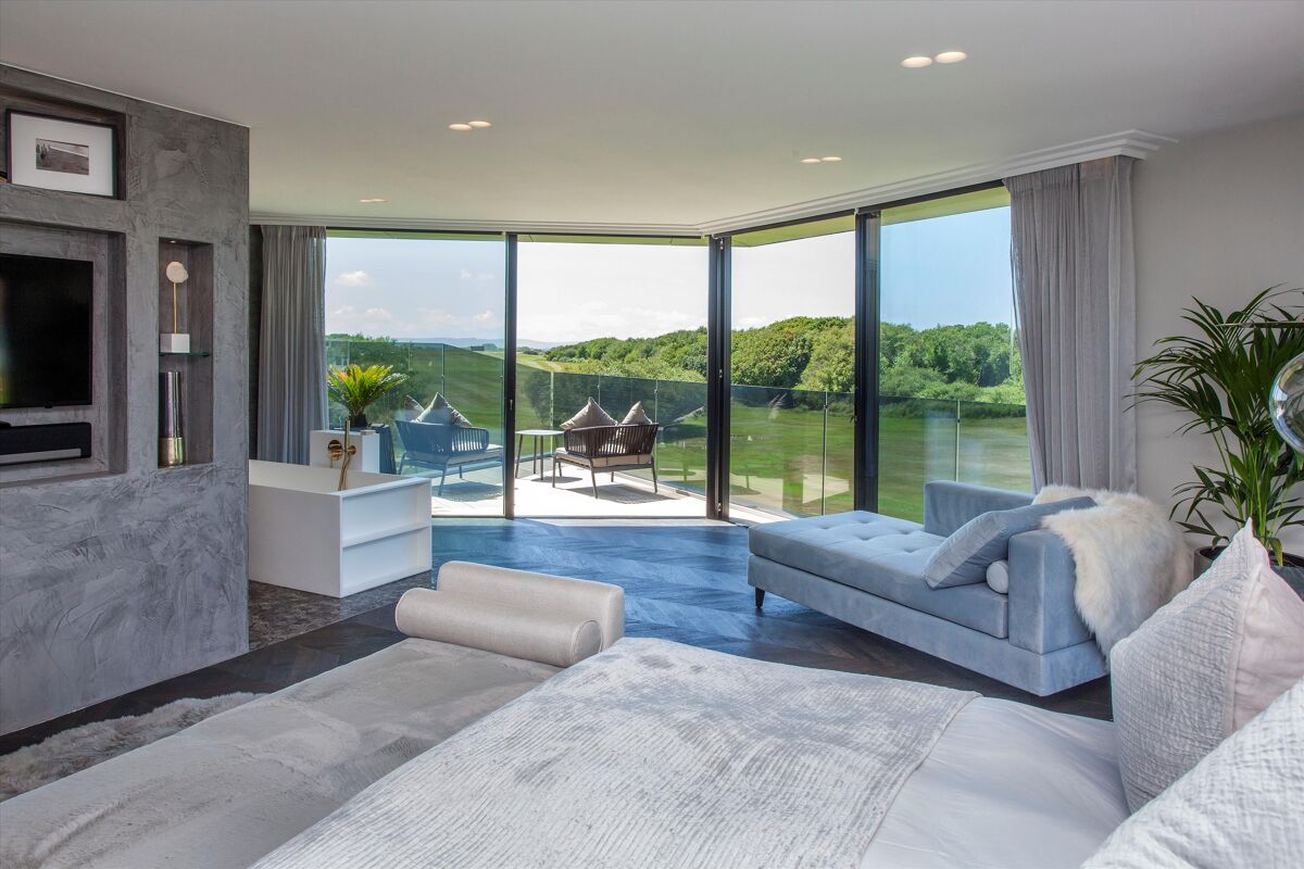 house for sale in Cooden Sea Road, Cooden, BexhillonSea, East Sussex