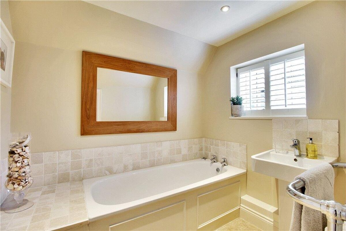 house for sale in Upper Cumberland Walk, Tunbridge Wells, Kent, TN2