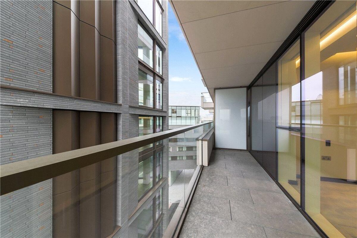 flat for sale in Balmoral House, One Tower Bridge, Earls Way, London