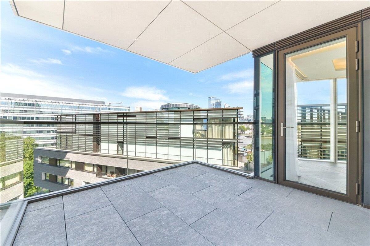 flat for sale in Balmoral House, One Tower Bridge, Earls Way, London