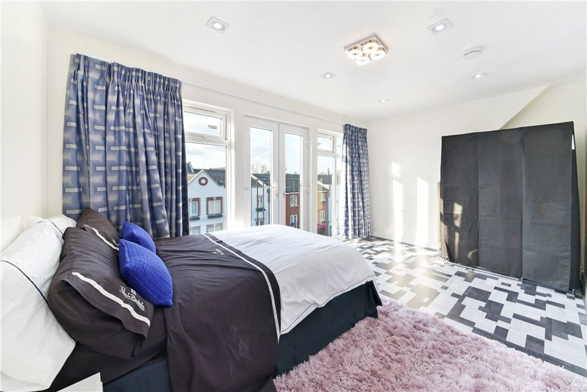 house for sale in Chandler Way, London, SE15 TWB180056 Knight Frank