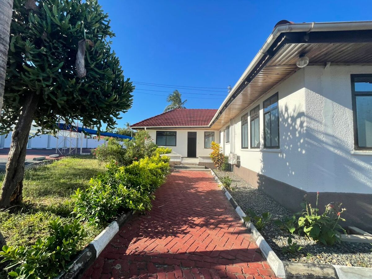 House to rent in House no.1, Junction of Msasani Road and Mzinga Way