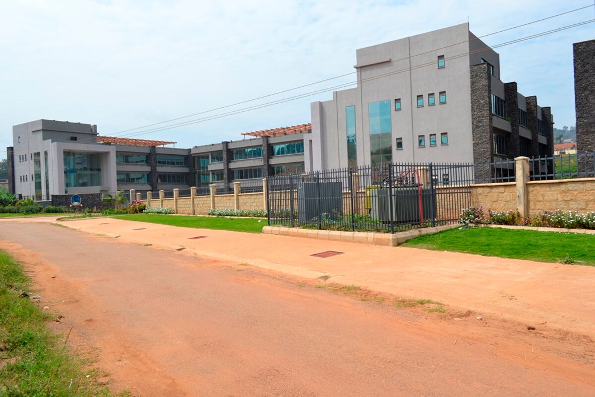 Office (Bus. Park) to rent in CL284, Victoria Office Park,Bukoto