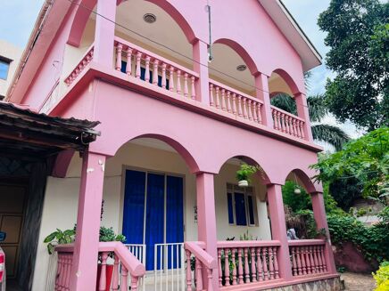 Picture of 4 bedroom townhouse for sale.
