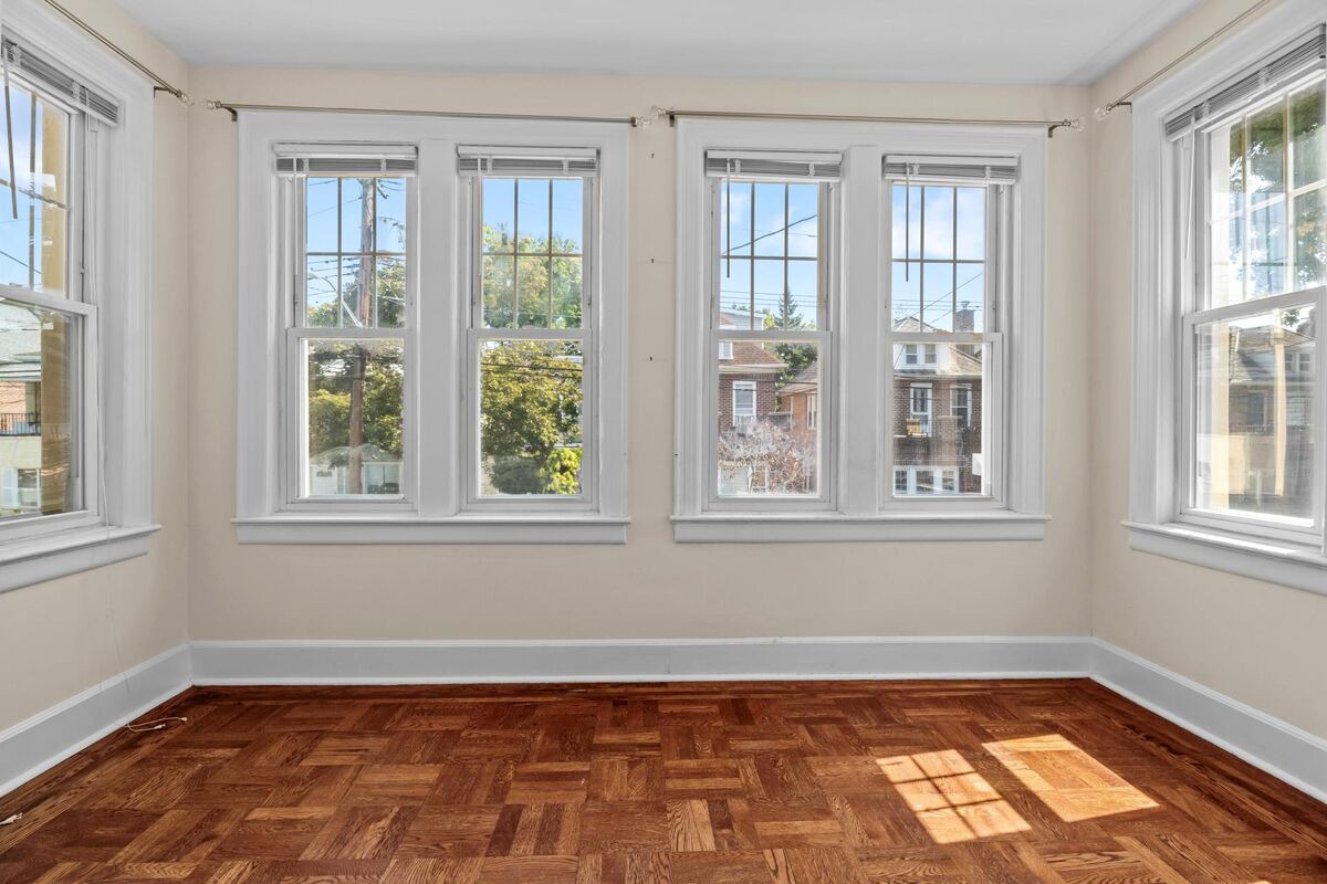 town house for sale in 6141 DELAFIELD AVE, TOWNHOUSE North Riverdale