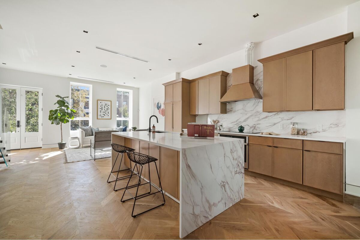 town house for sale in 467 LEXINGTON AVE, TOWNHOUSE Bedford