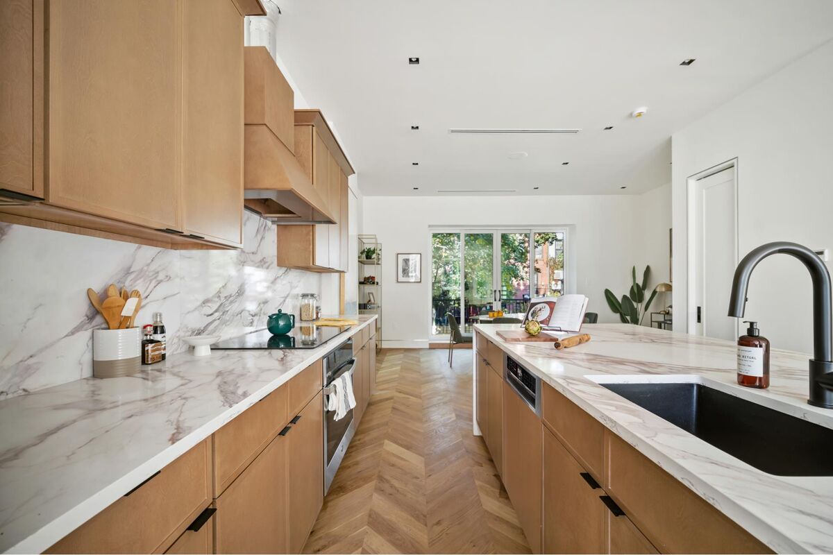 town house for sale in 467 LEXINGTON AVE, TOWNHOUSE Bedford