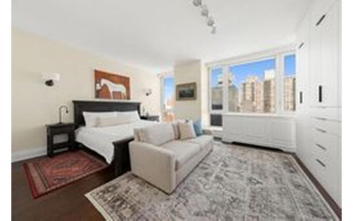 condominium for sale in The Seville, 300 E 77TH ST, 21C Lenox Hill