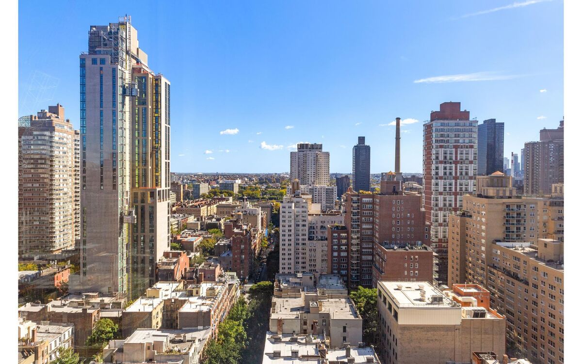 condominium for sale in The Seville, 300 E 77TH ST, 21C Lenox Hill