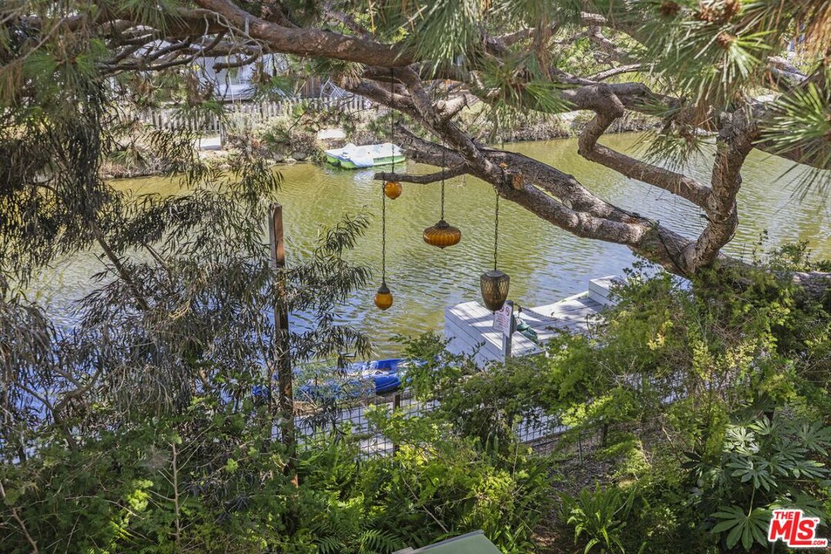 apartment to rent in 241 Howland Canal Venice, California