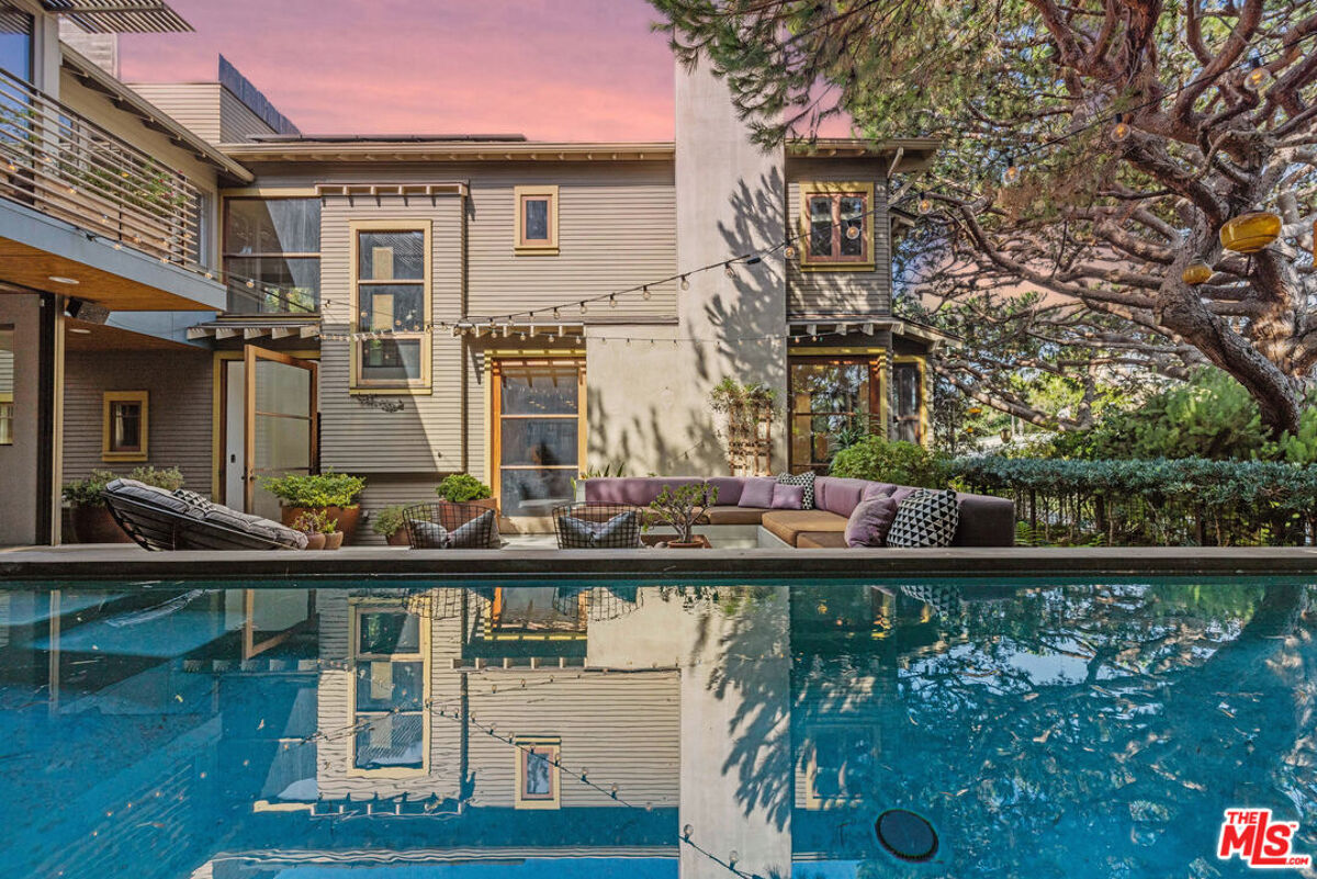 apartment to rent in 241 Howland Canal Venice, California