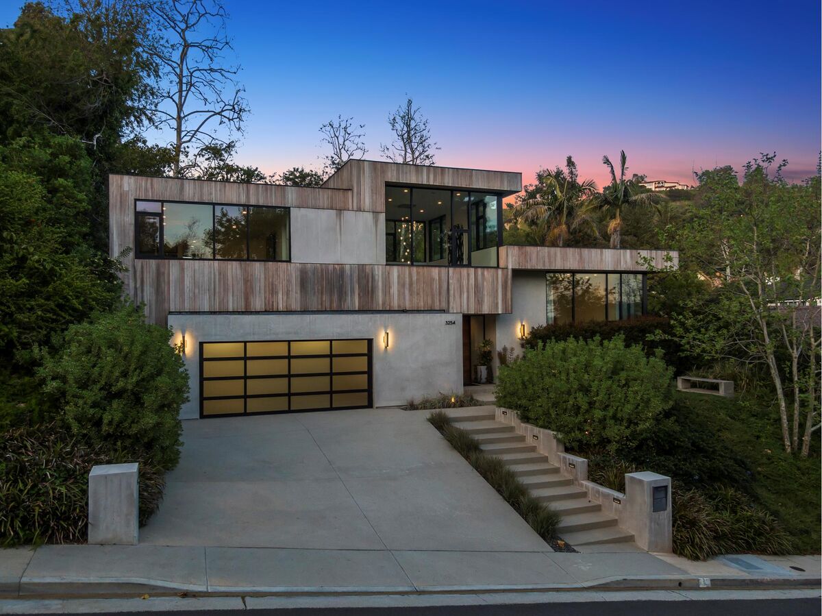 house for sale in 3254 Hutton Dr Beverly Hills Post Office