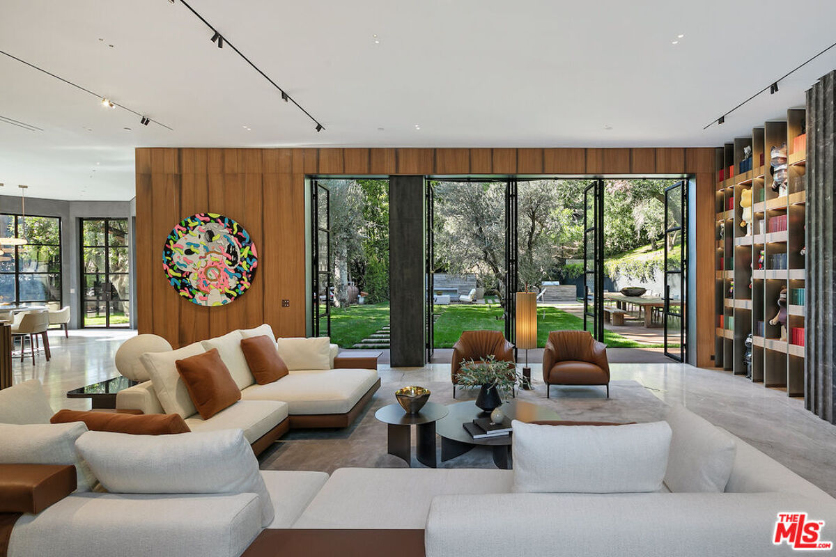 house for sale in 2650 Benedict Canyon Dr Beverly Hills Post Office