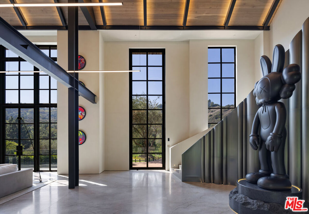 house for sale in 2650 Benedict Canyon Dr Beverly Hills Post Office