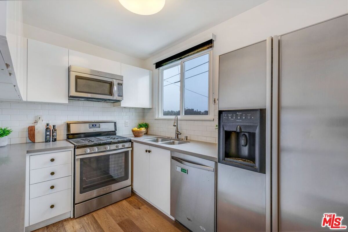 house for sale in 1817 Rotary Dr Silver Lake, California us24448891