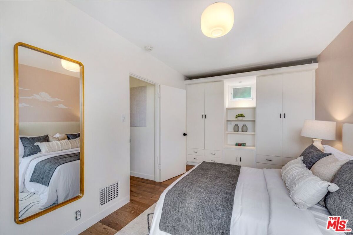 house for sale in 1817 Rotary Dr Silver Lake, California us24448891