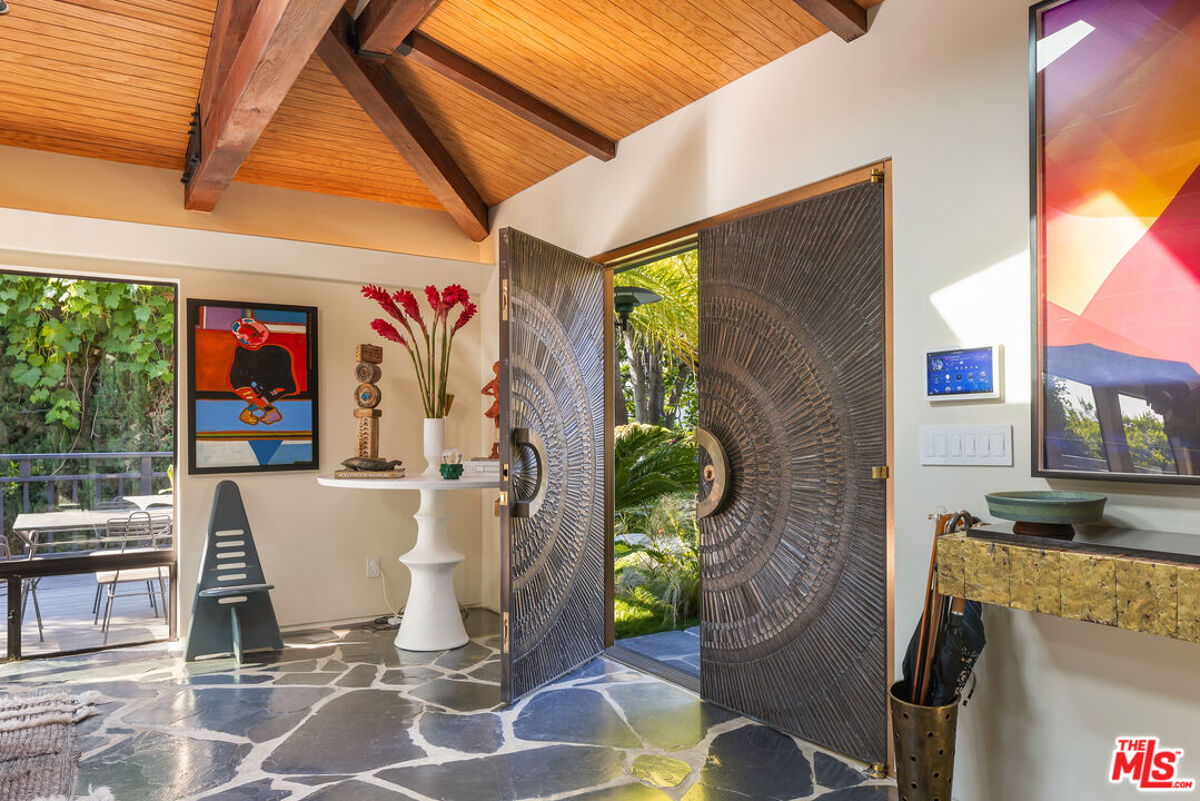 house for sale in 5606 Park Oak Pl Los Feliz, California US24450821