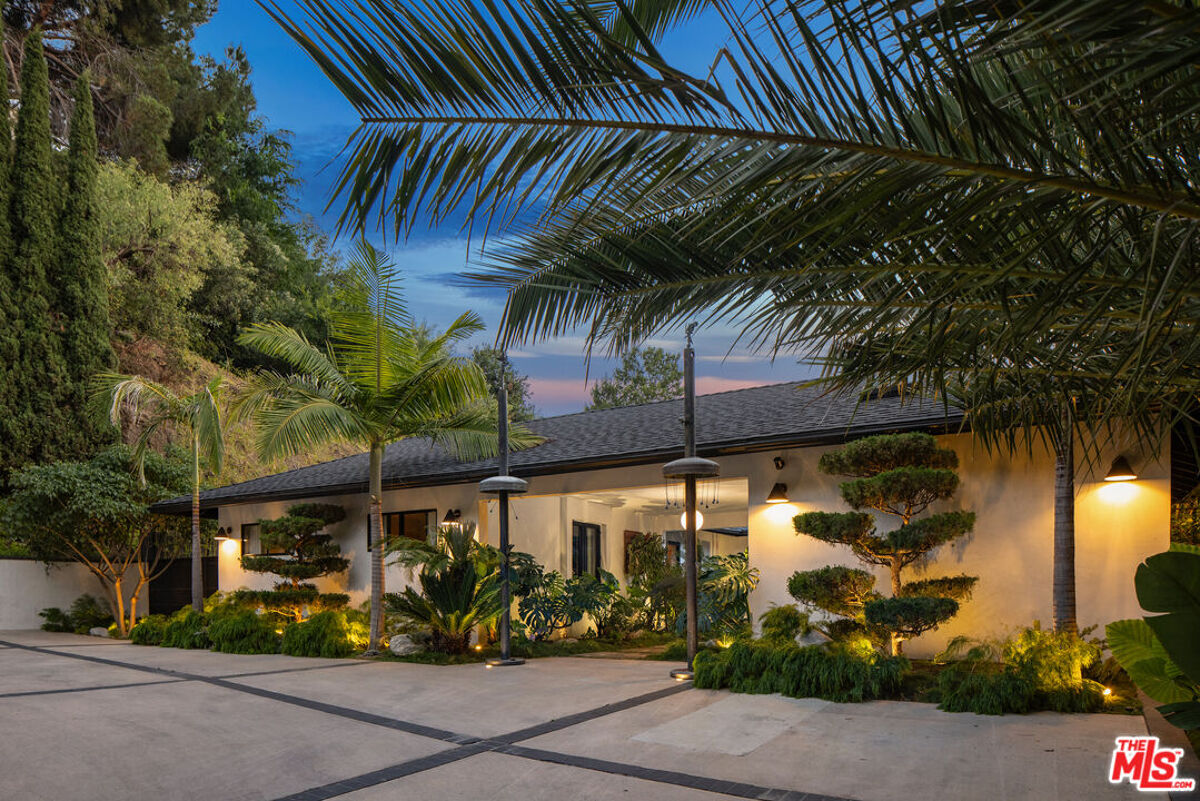 house for sale in 5606 Park Oak Pl Los Feliz, California US24450821