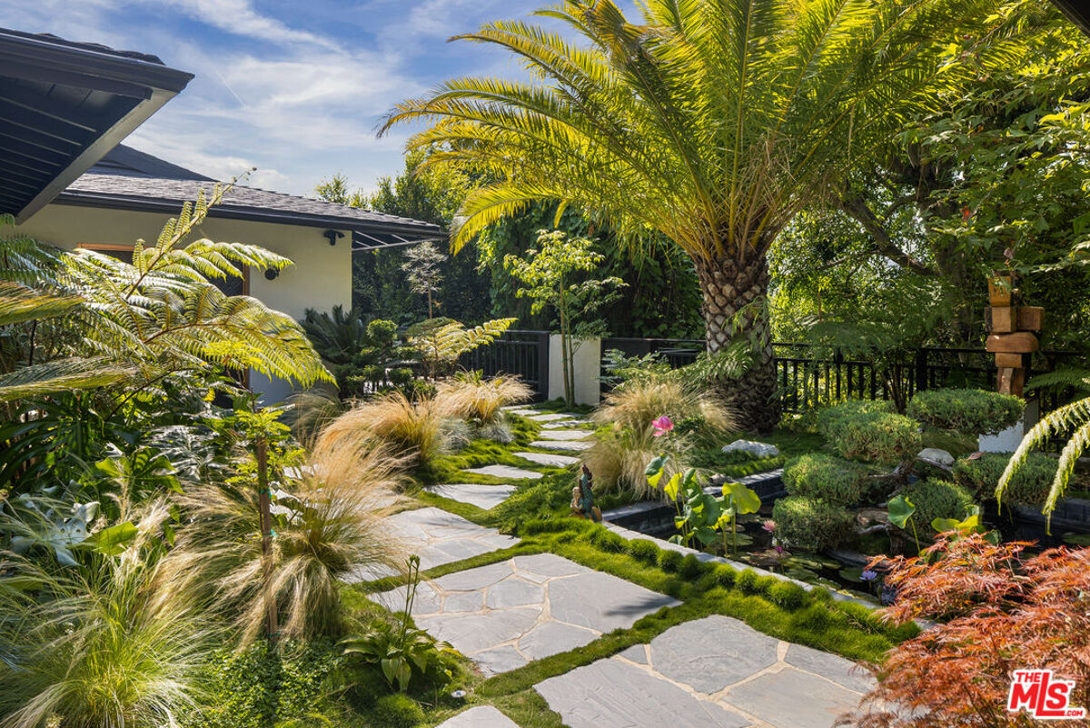 house for sale in 5606 Park Oak Pl Los Feliz, California US24450821