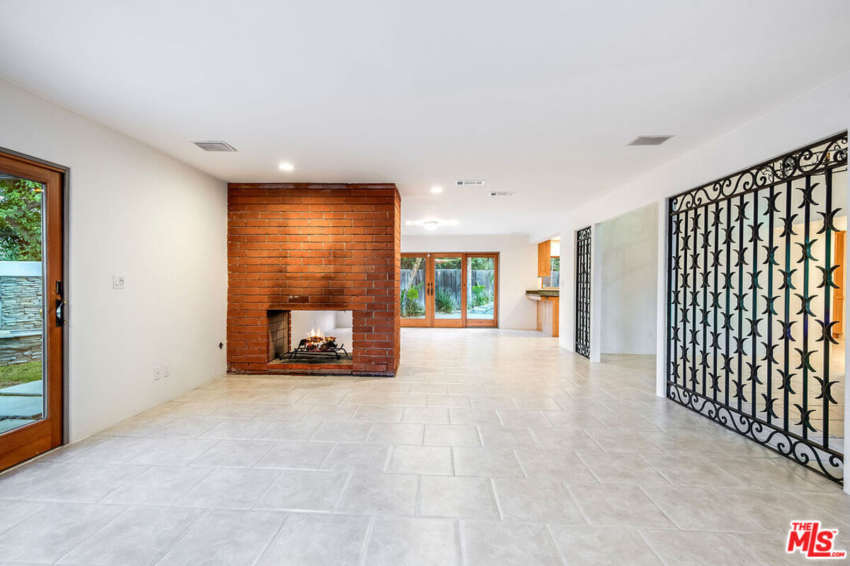 apartment to rent in 7732 Chandelle Pl Sunset Strip / Hollywood Hills