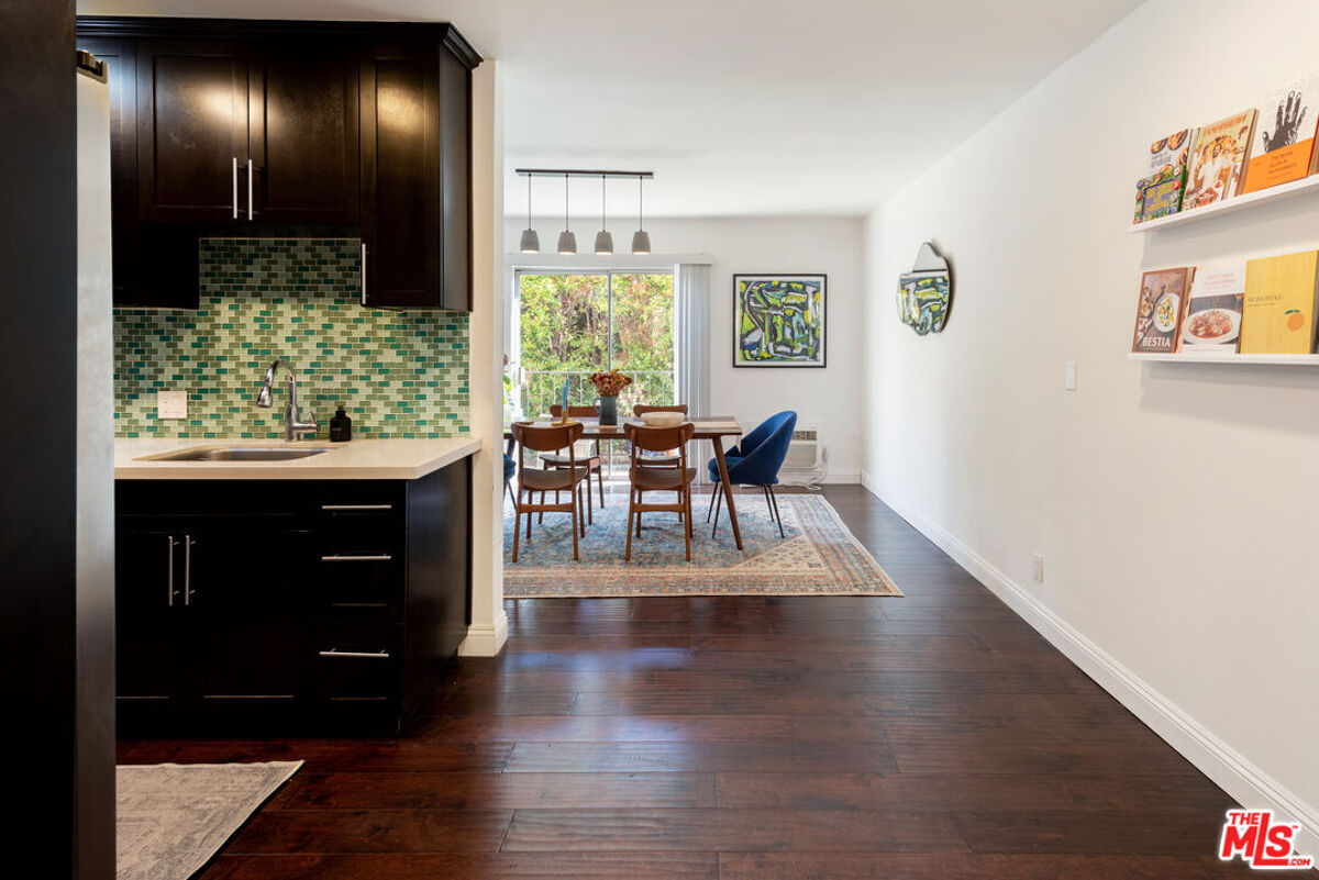 condominium for sale in 933 17th St, 9 Santa Monica, California