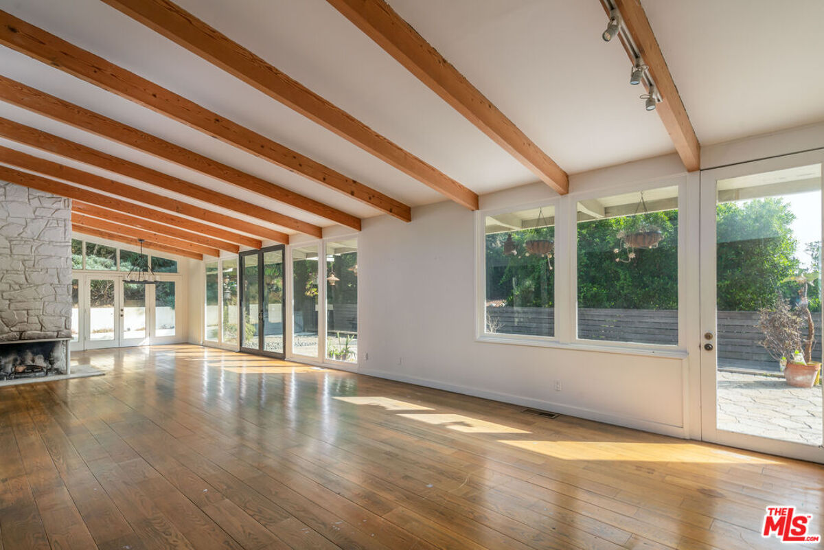 house for sale in 2016 Coldwater Canyon Dr Beverly Hills Post Office