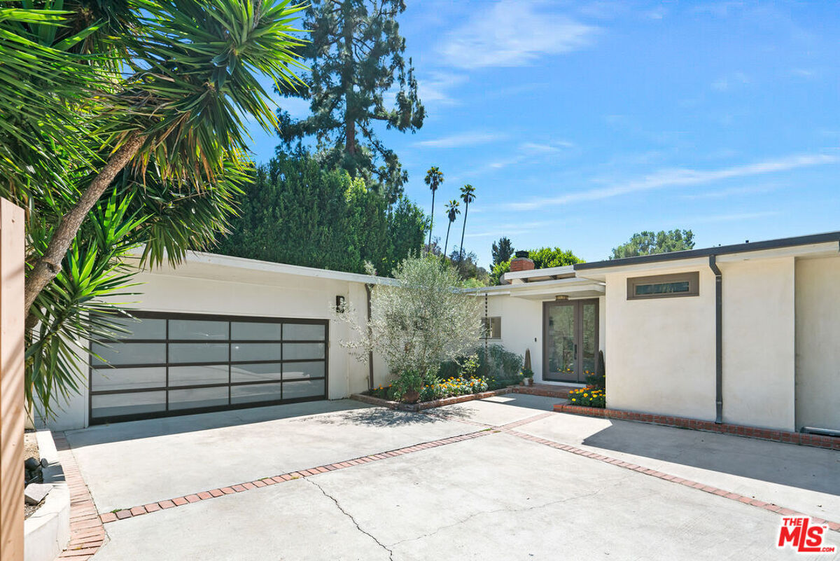 house for sale in 2016 Coldwater Canyon Dr Beverly Hills Post Office